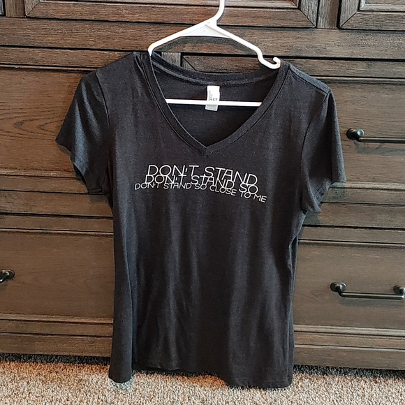 Women's Charcoal Gray Short Sleeve Graphic T-SHIRT Size Small - Picture 1 of 6